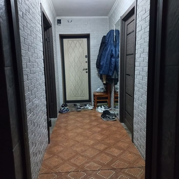 3 комн, 2 эт, лоджия 6м, 20 млн