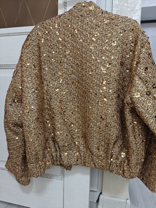 Бомбер нарядный новый