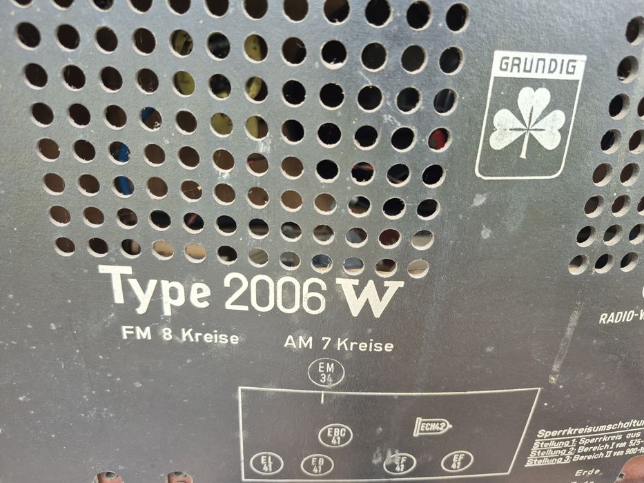 Radio cu lampi marca Grunding model 2006
