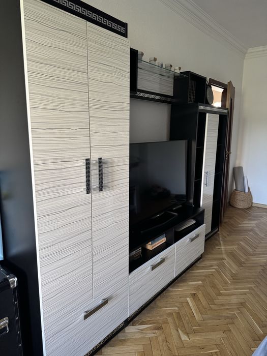 Библиотека за хол