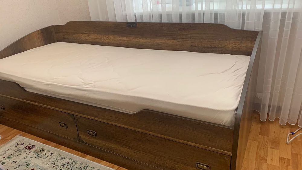 Продаю кровать б/у