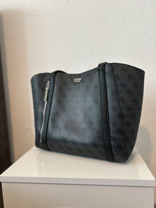 Дамска чанта Guess