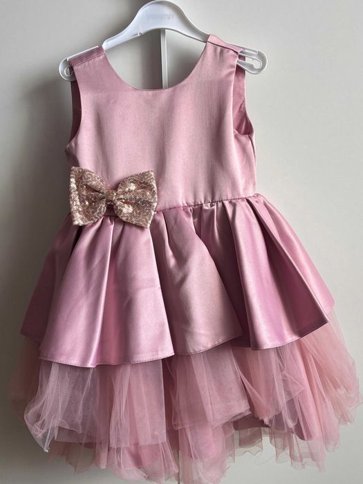 Продам детские платья для девочек праздник наряд