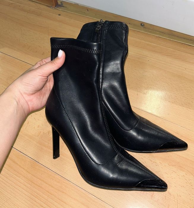 2 Ботильоны черные срочноо
