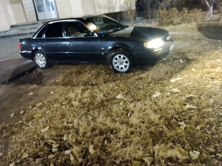 Ауди а6,обьем 2,6 ,1994 год