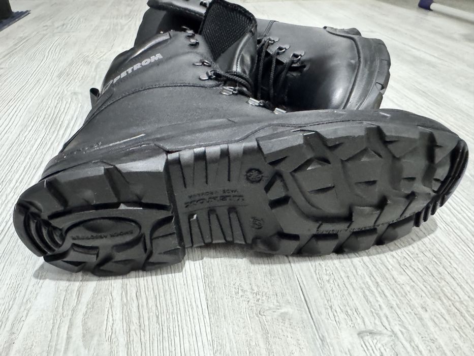 Bocanci noi Lenox Petrom mărimea 42