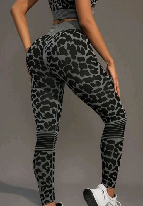 Стягащ спортен клин