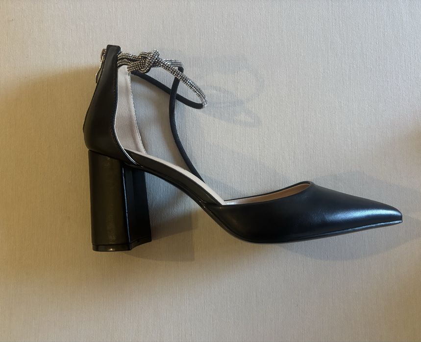 Елегантни обувки с дебел ток