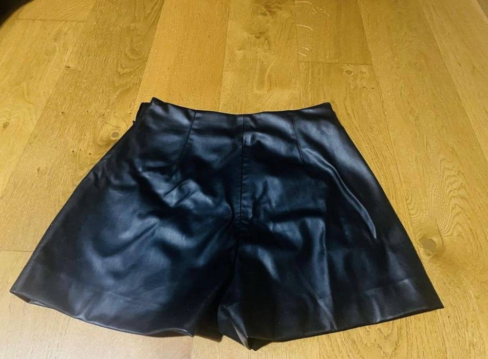 Pantaloni scurți piele Zara