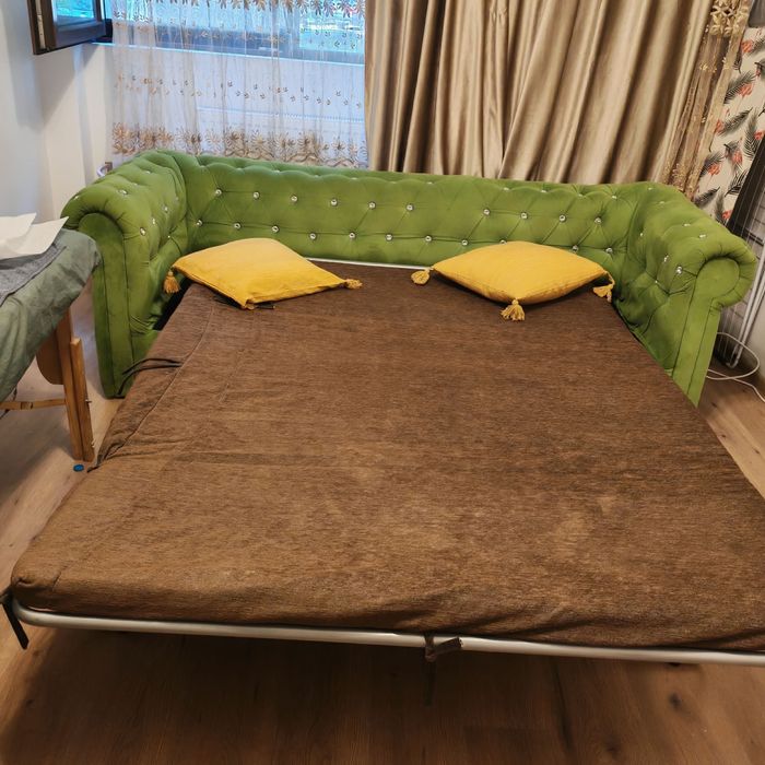 Canapea Chesterfield 3 locuri din catifea verde cu cristale