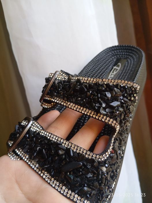 Uyga koʻchaga kiyish uchun tapochka