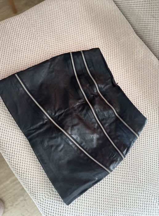 Дамски сет черна кожена пола и риза