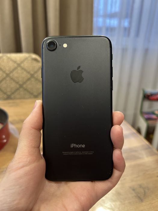 Айфон 7  в хорошем состояние