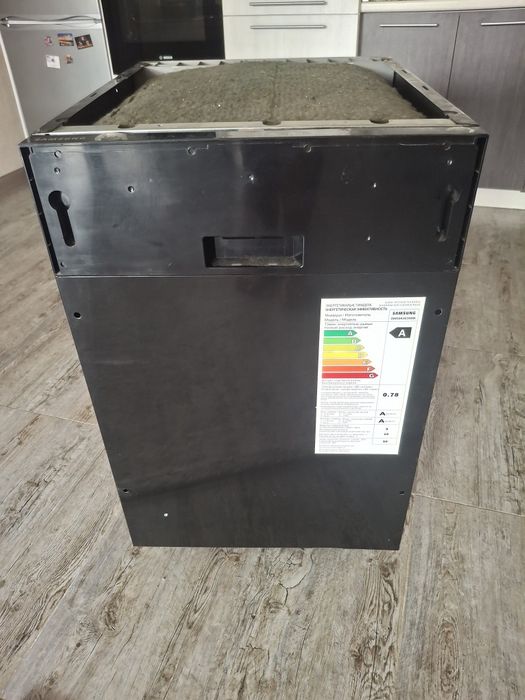 Продам посудомоечную машину