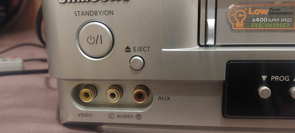 Продавам, запазен видео касетофон на Самсунг.