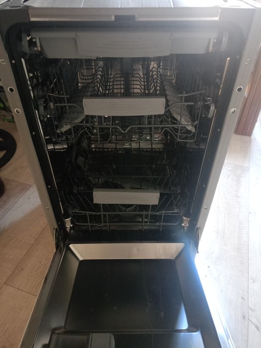 Продам посудомоечную машину