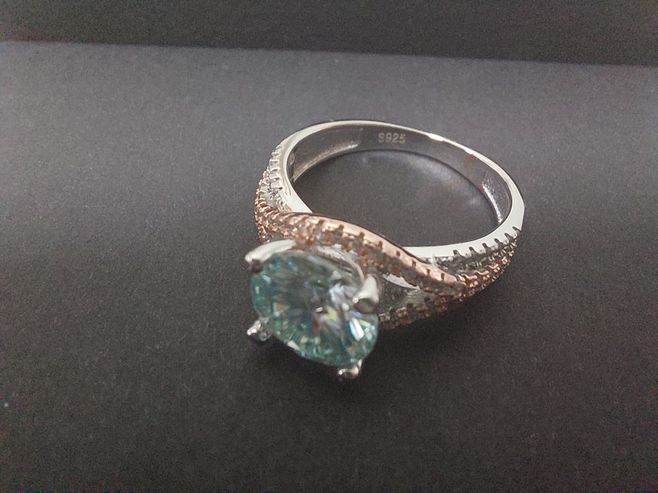 Inel piatra moissanite