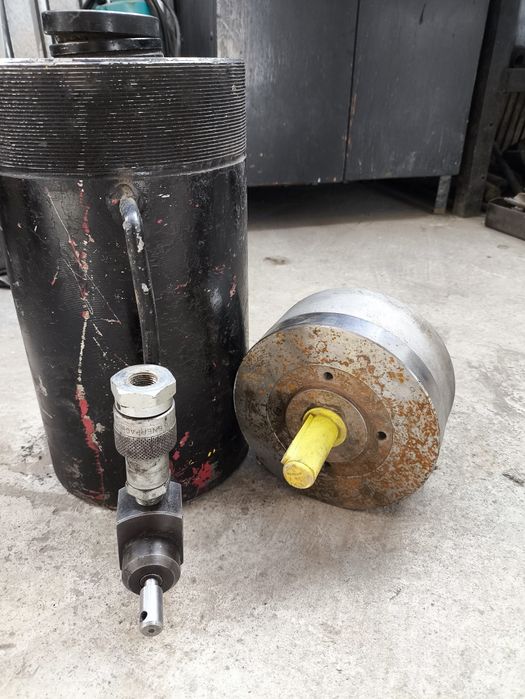 Домкрат 100Т с насосом