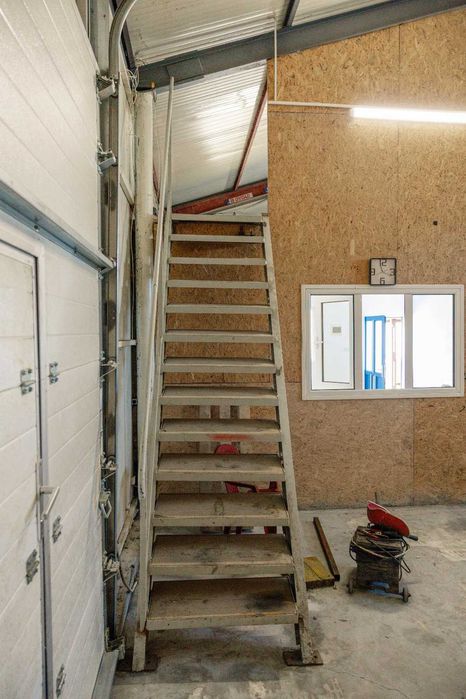 Ofer spre închiriere sau vanzare  hala  (310m², curte de 1000m²)