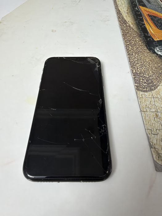 Продам iphone xr на запчасти