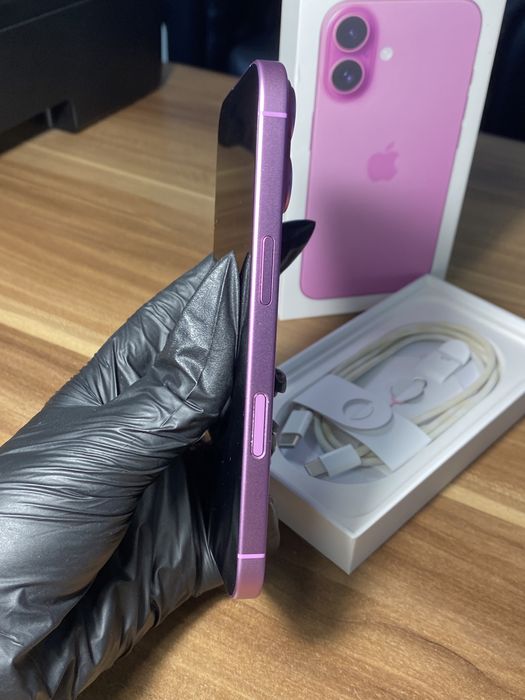 iPhone 16 • 128 GB • Pink