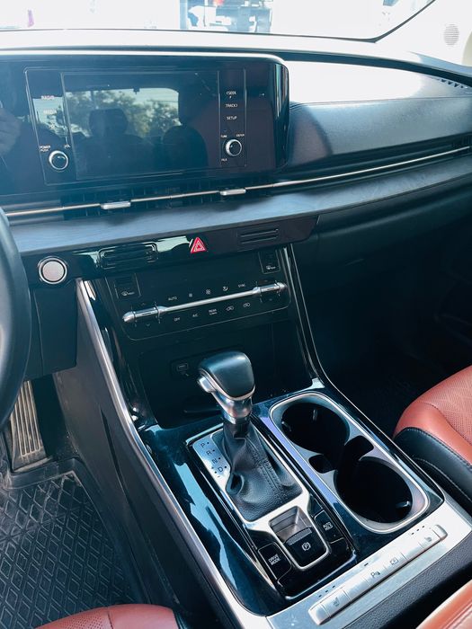 KIA Carnival 2-pozitsya avtomobil sotiladi !