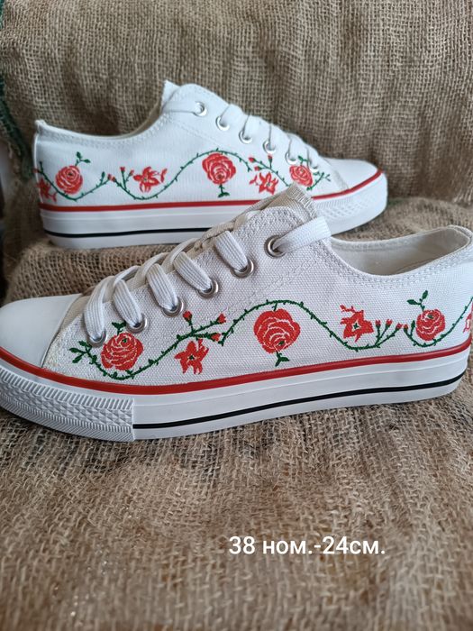 Рисуване на кецове с шевици и други