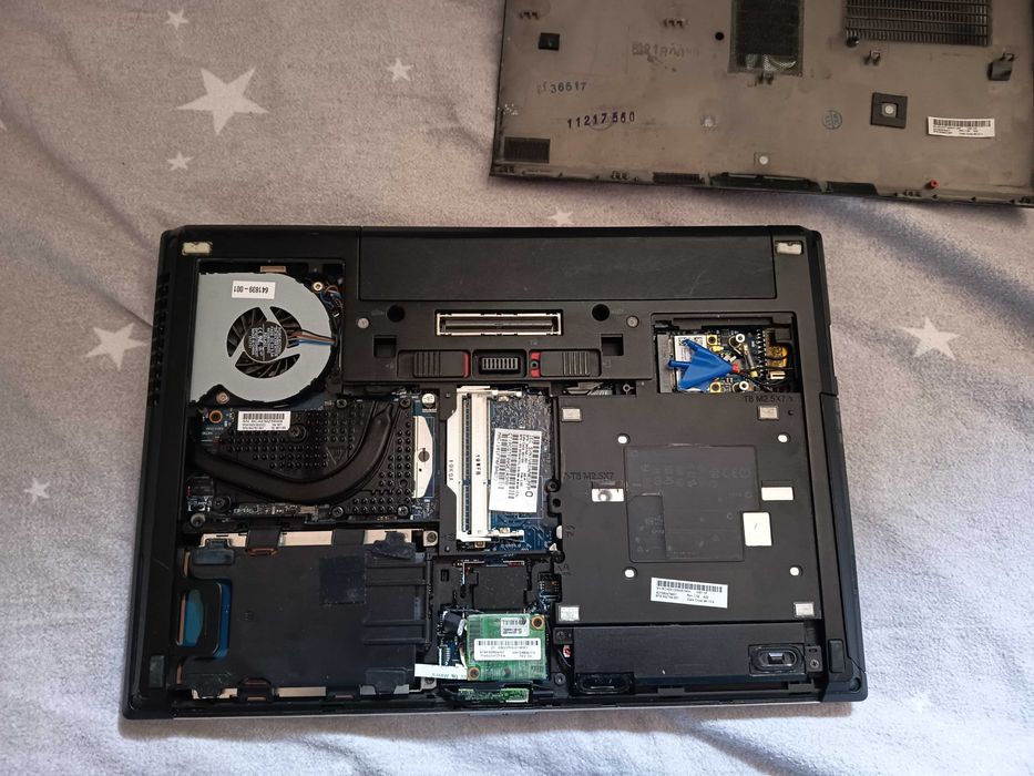 Placa baza laptop HP Elitebook 8460p + i3 + carcasa completa/baterie