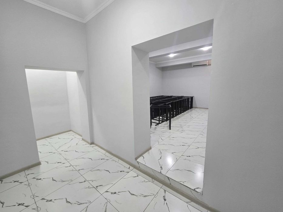 Сдается в аренду помещение в центре Джами. Для магазина мебелей и запч