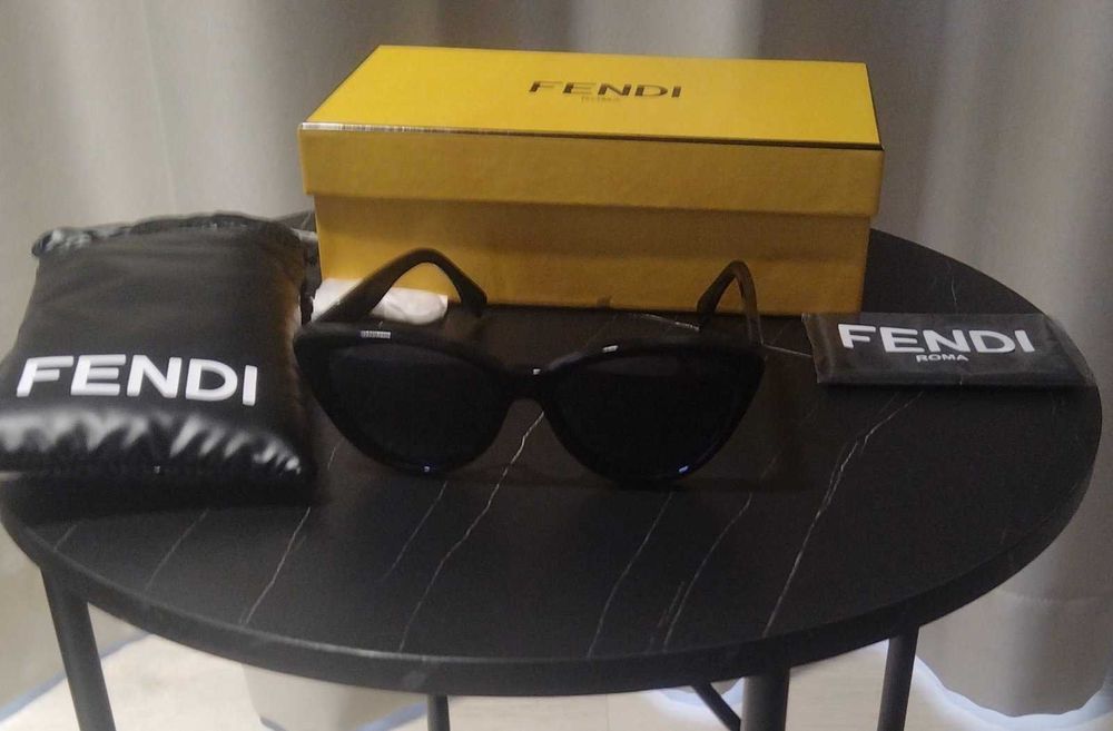 Слънчеви очила FENDI