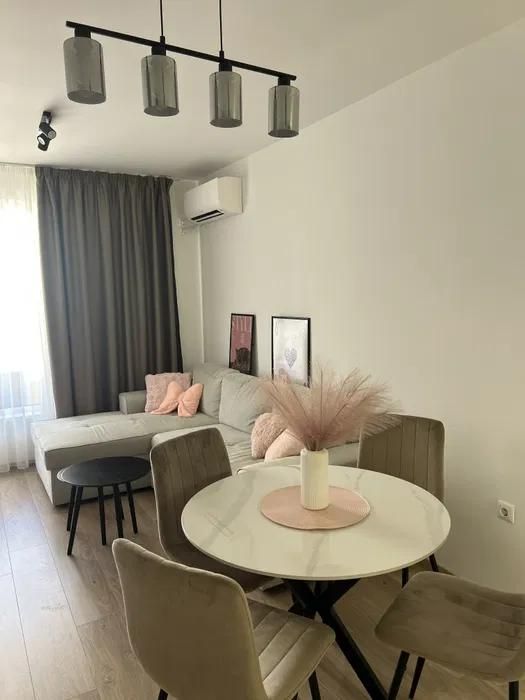 Дава се под наем Двустаен апартамент в Варна, Победа - 65 кв.м за 613 € - Снимка #1