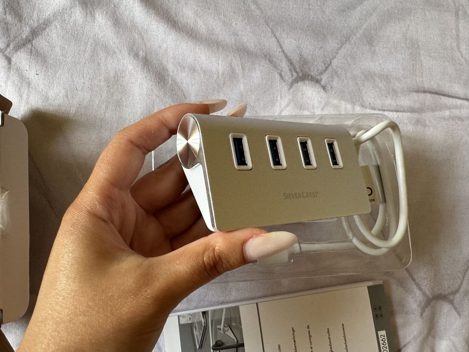 HUB multi USB cu 4 spoturi cu adaptor de alimentare