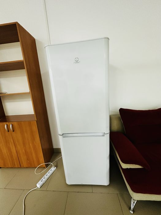 Холадилник Indesit