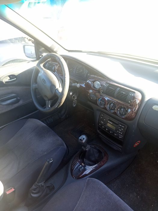 Форд Ескорт 1.6 бензин