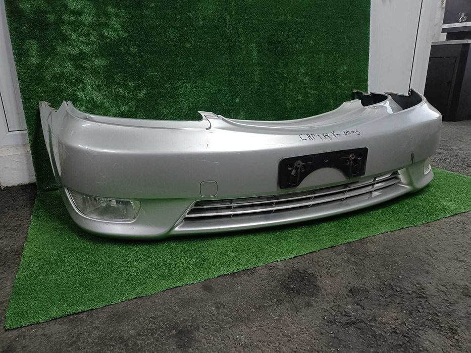 Передний бампер от Toyota Camry 35