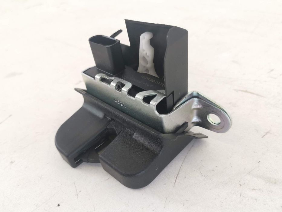 Дръжка багажник Волксваген / Volkswagen VW Polo 6 AW/BZ Оригинална В д