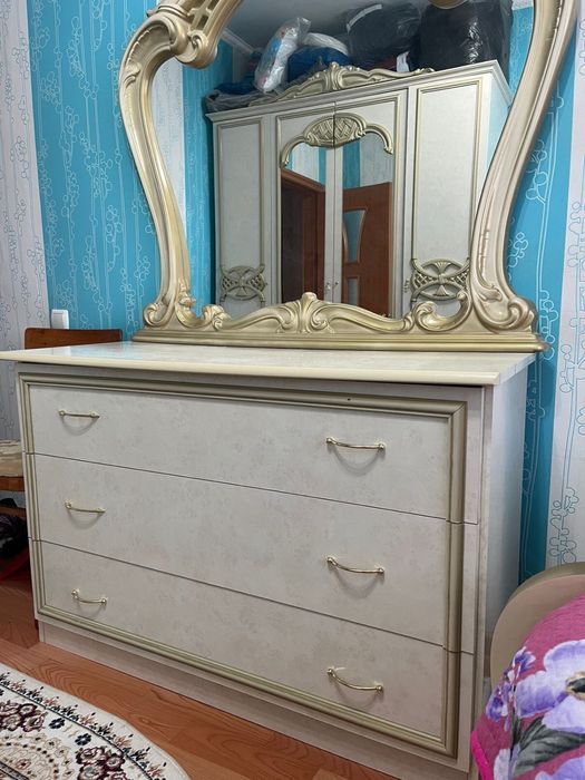 Спальный гарнитур