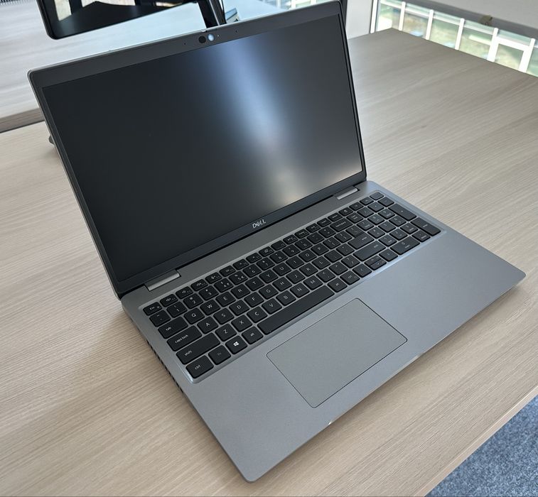Лаптоп Dell Latitude 5520 15.6 FHD IPS Core i5-1145G7 32GB DDR4 1TB SSD Windows 11 PRO