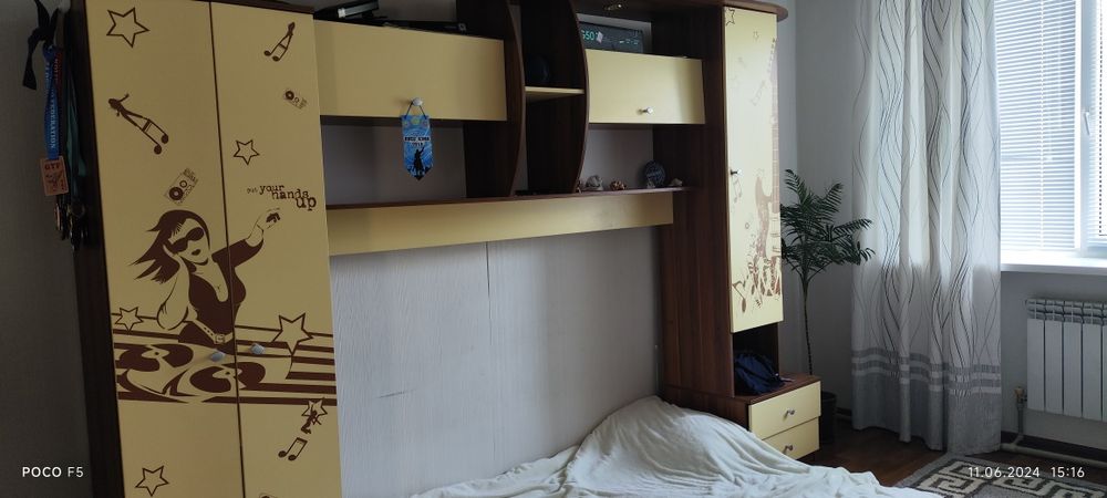 Продам гарнитур спальный