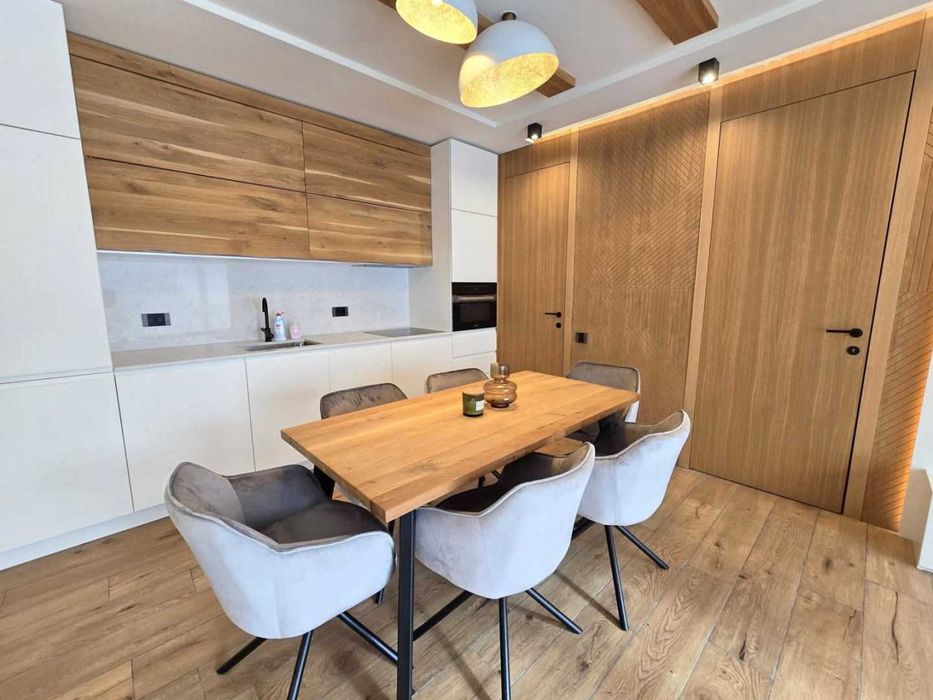 Дизайнерски обзаведен апартамент с 3 спални за продажба в Банско