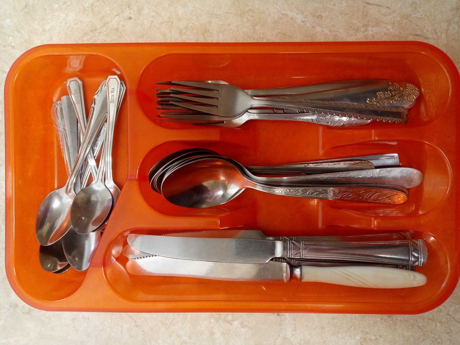 «Недорого 50 тыс за все» Ложки вилки ножи 26шт и старая посуда