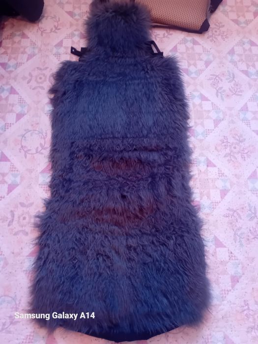 Продам  меховой чехол для авто