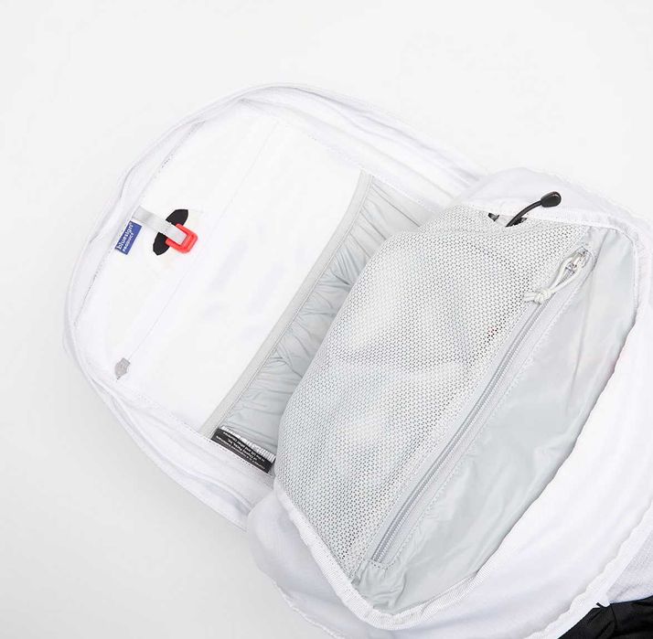 Rucsac Osprey Talon 22 Backpack , Alb cu Negru