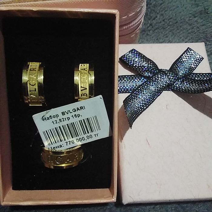 Продам золотой набор  BVLCARI