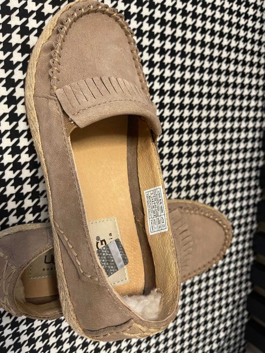 UGG Marrah Suede Loafers, marimea 36, culoare taupe.