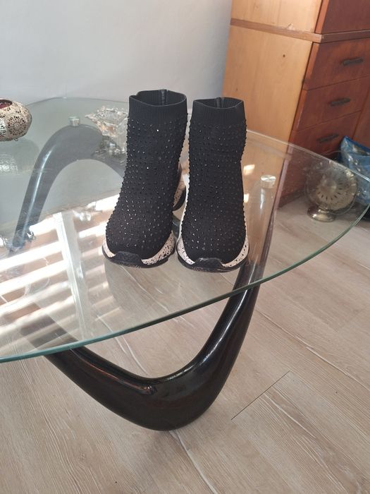 Еластични Боти лъскави черни. Изолирана подметка. Подходящи за Всичко.