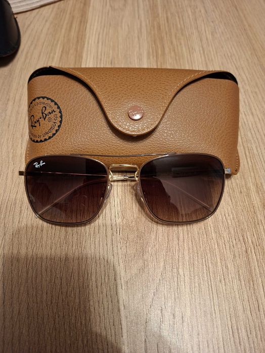 Слънчевите очила Ray-Ban RB3588