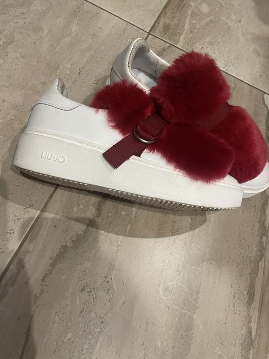 LIujo екстравагантни  сникърси