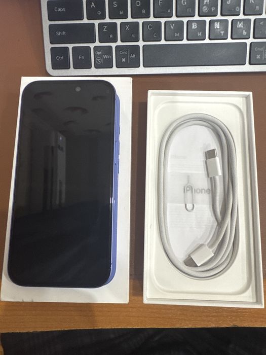 iPhone 16 128GB Blue