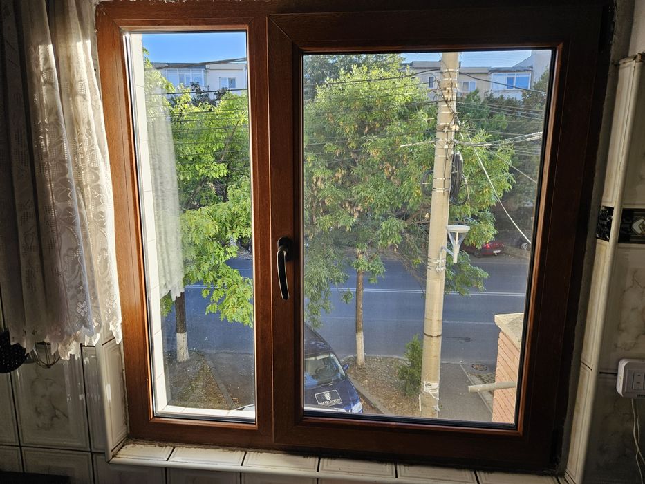 Vind  3ferestre termopan  diferite  si plase. mărimi culoare maron